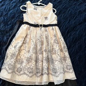 Cream and black dress size 5